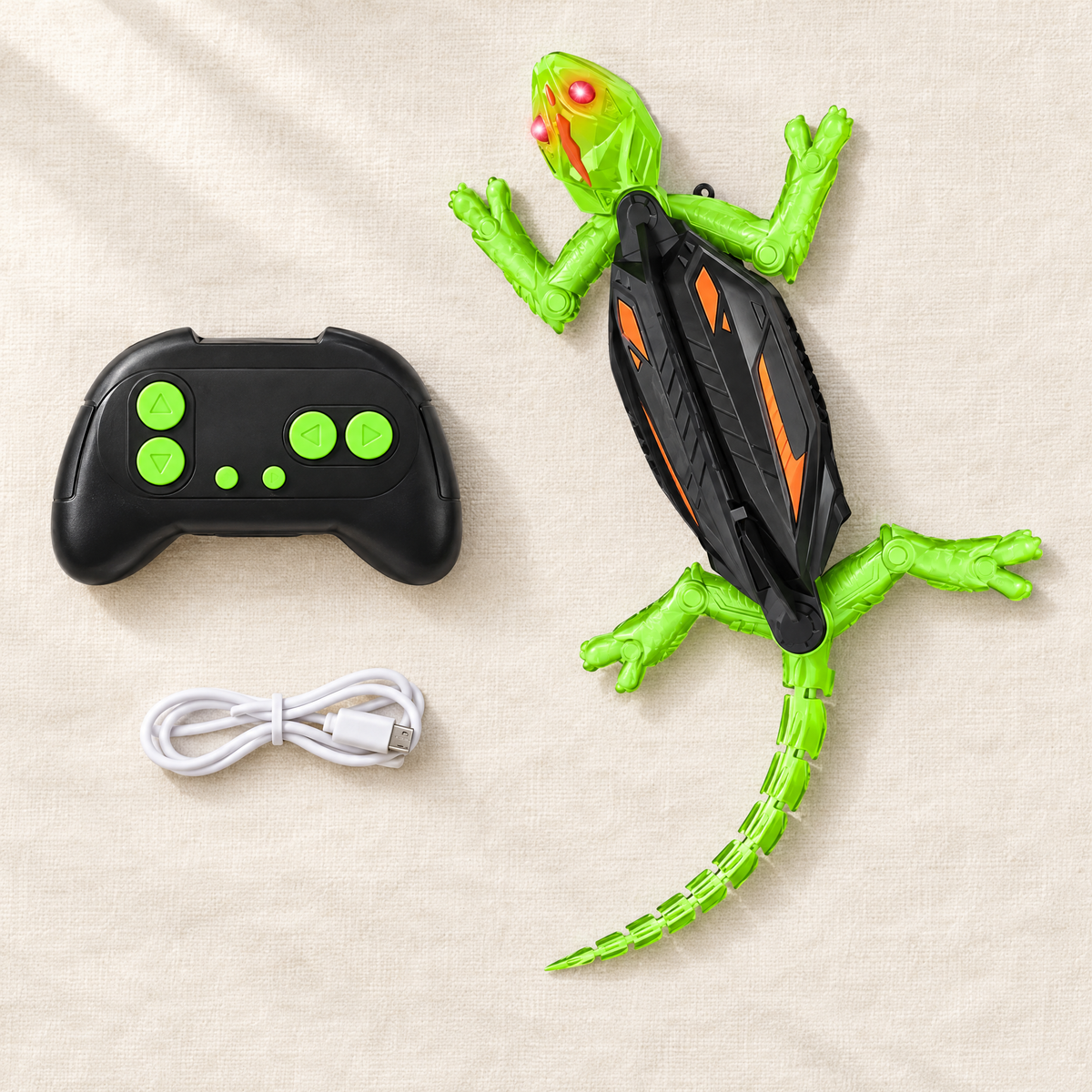 Dans la boîte : Gustave, sa télécommande et son câble USB